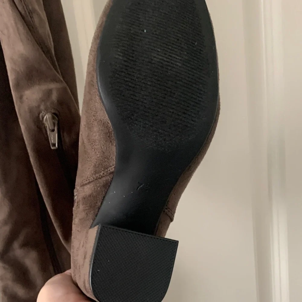 NWOT Taupe Over-the-Knee Women's Boots.
Rumer Hawa. - Picture 3 of 6
